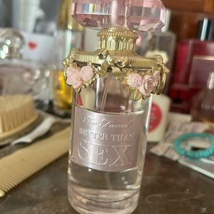 Too Faced perfume! Give to ma as a gift!